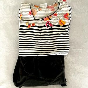 #Scrubs #Scrubset #blackpants #flowerandstripetop